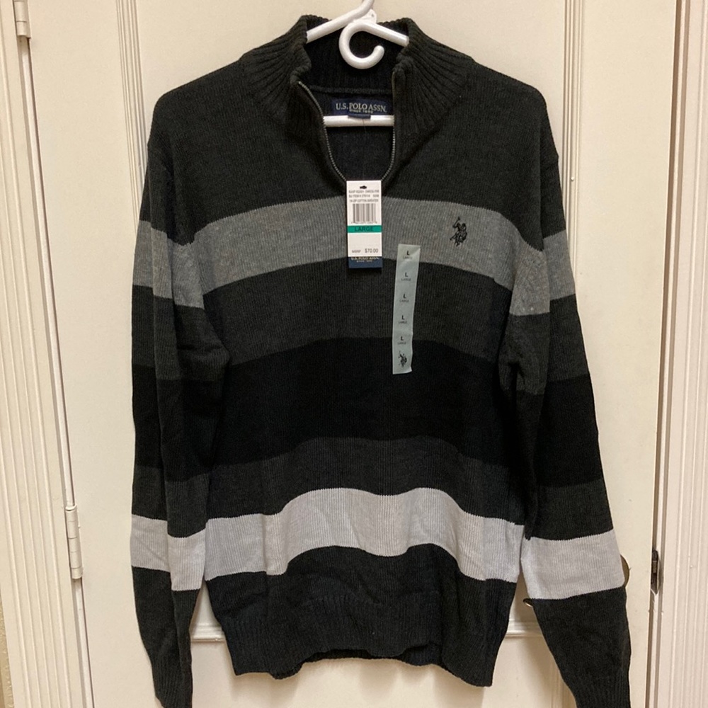 1/4 Zip up sweater in shades of gray. Size L. NWT